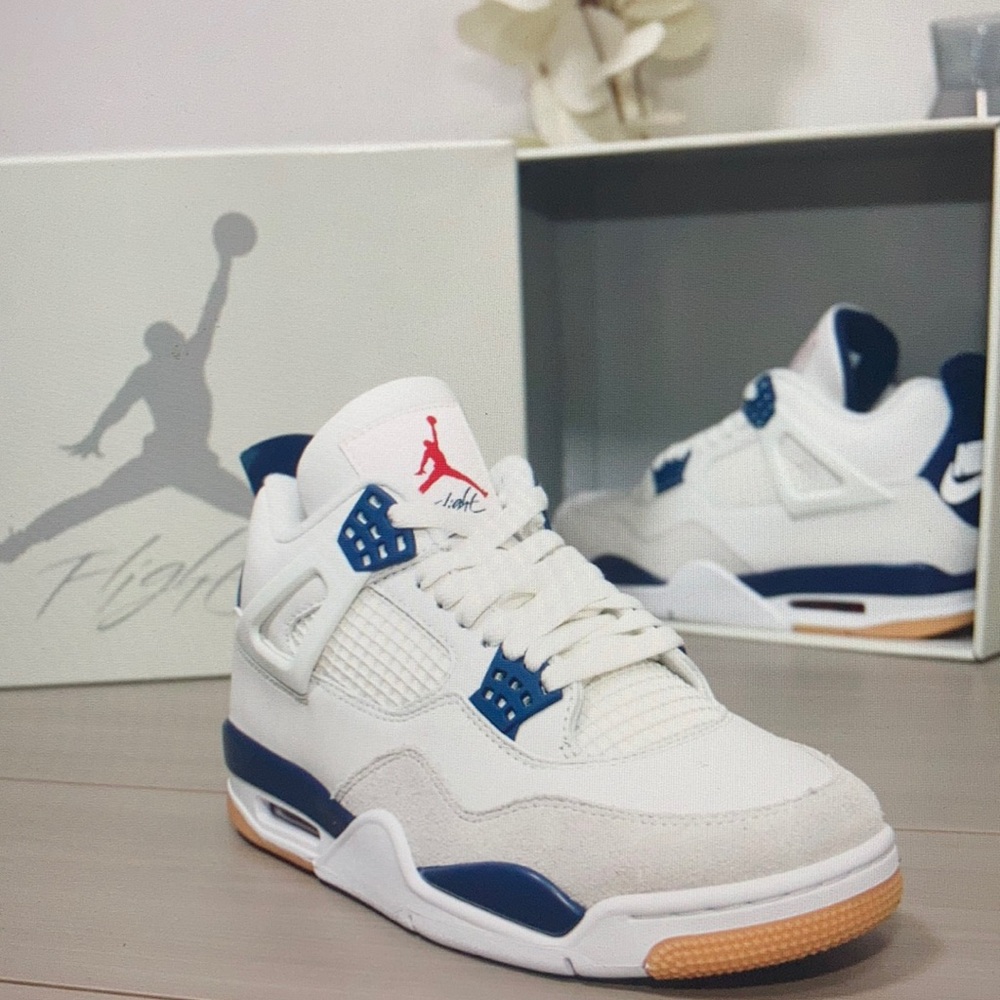 New Air Jordan 4 Retro in White And Oxidized Green, Men’s Size US 10